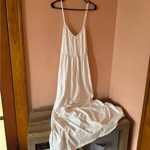 Casual long white dress with cross back sleeves